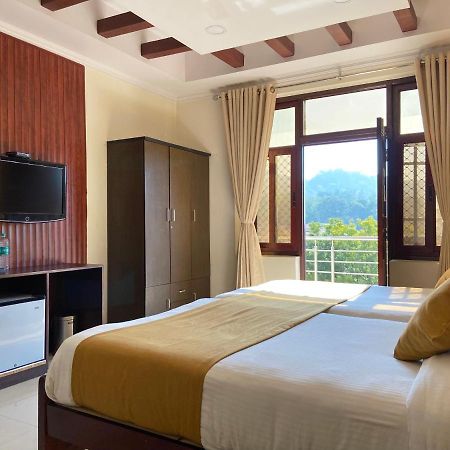 Hotel Nirvana Palace Rishikesh Exterior photo