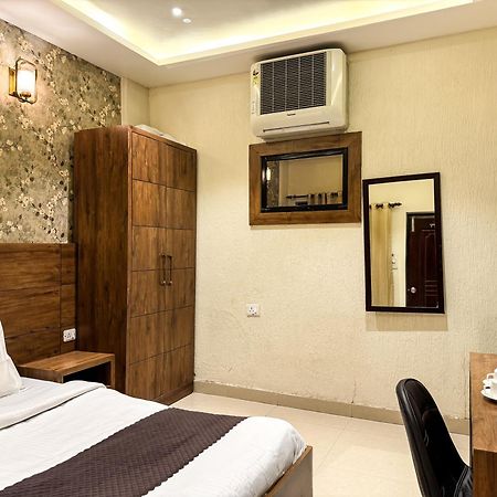 Hotel Nirvana Palace Rishikesh Exterior photo