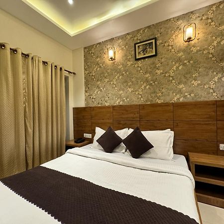 Hotel Nirvana Palace Rishikesh Exterior photo