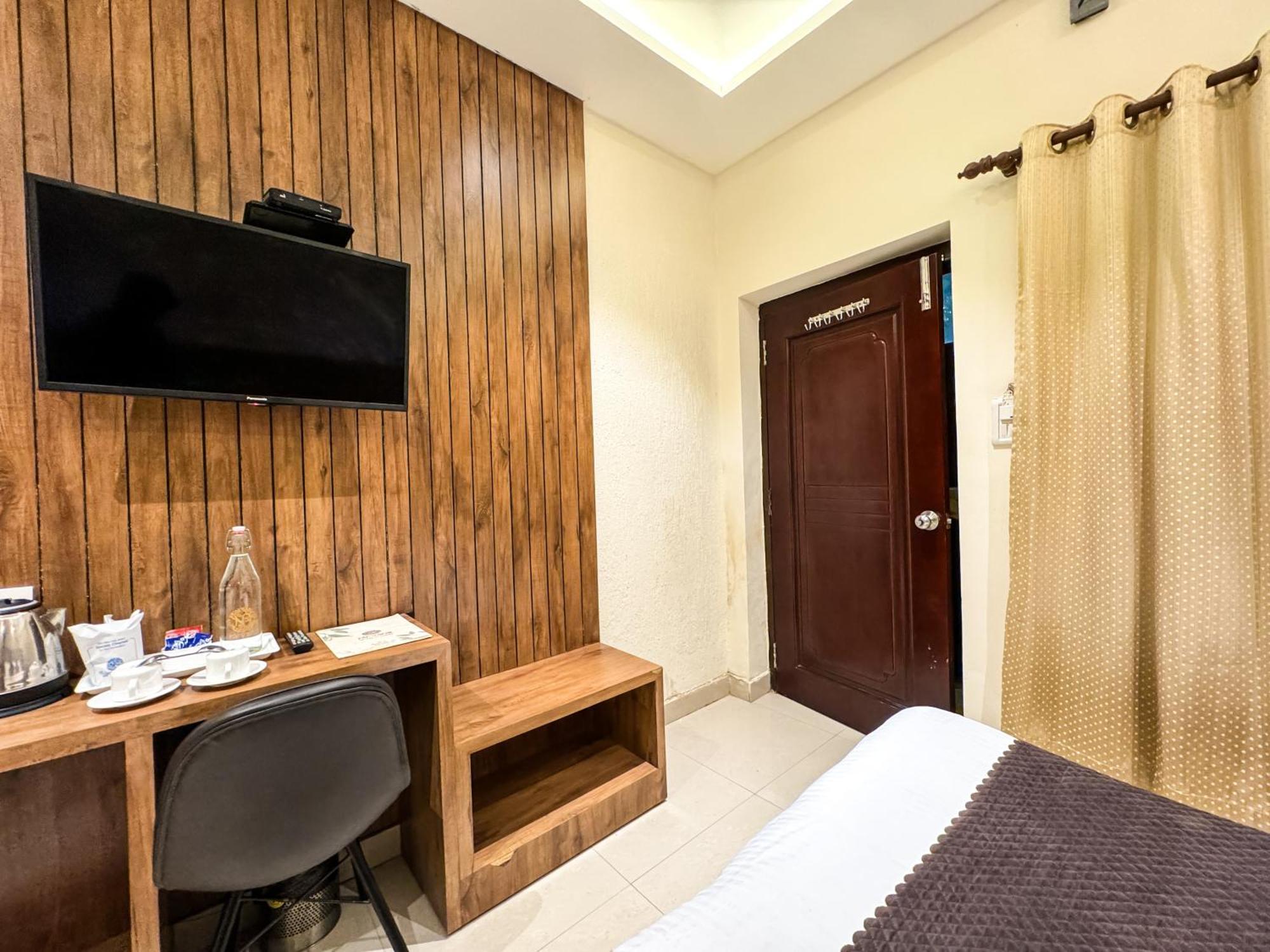 Hotel Nirvana Palace Rishikesh Exterior photo