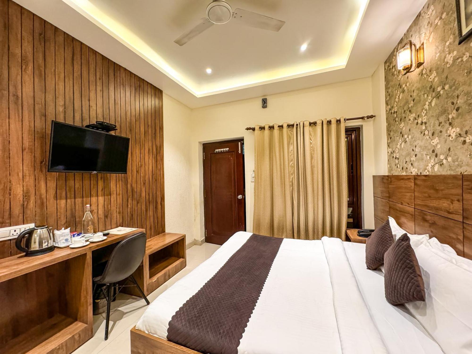 Hotel Nirvana Palace Rishikesh Exterior photo