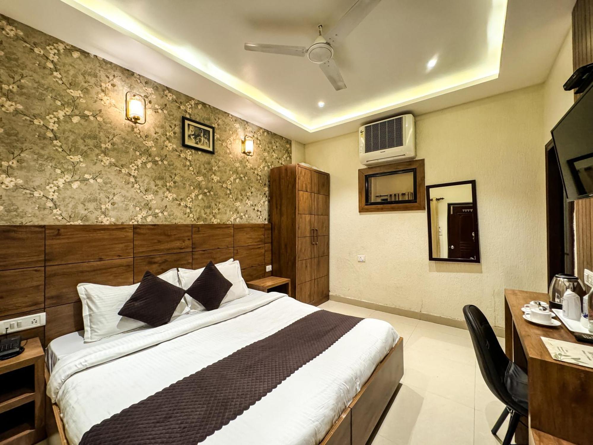 Hotel Nirvana Palace Rishikesh Exterior photo