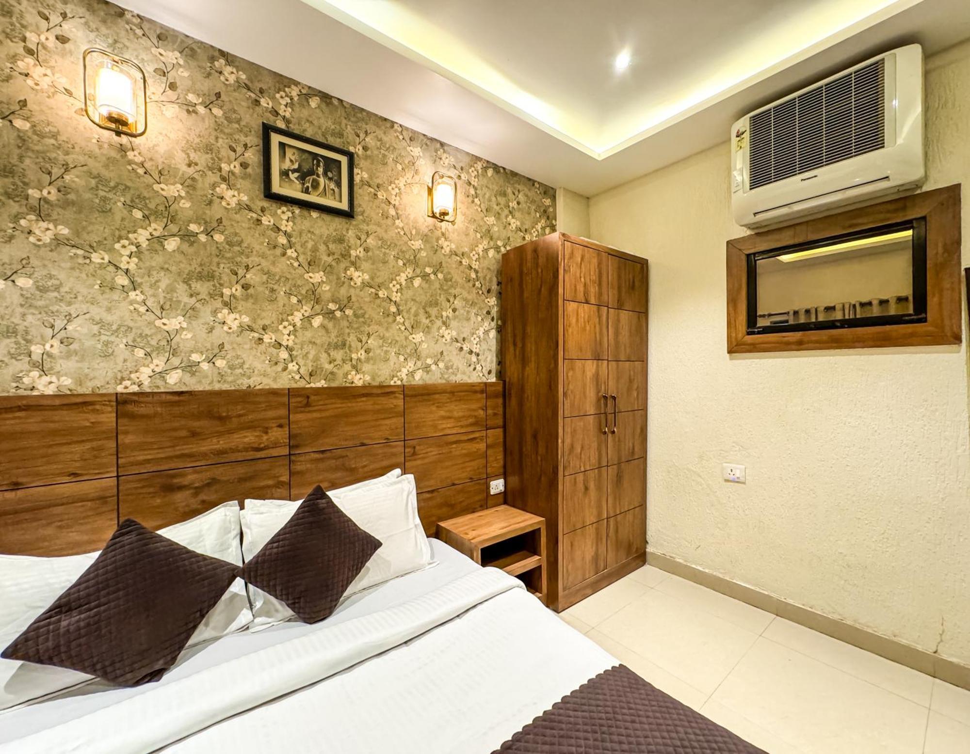 Hotel Nirvana Palace Rishikesh Exterior photo